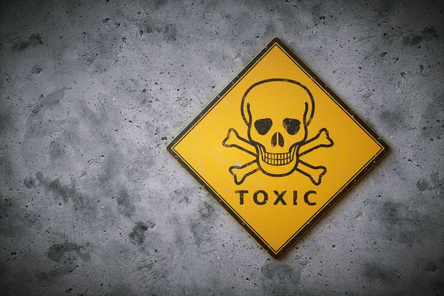 Yellow toxic sign with skull and crossbones