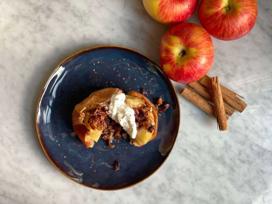 Homemade spiced baked apples